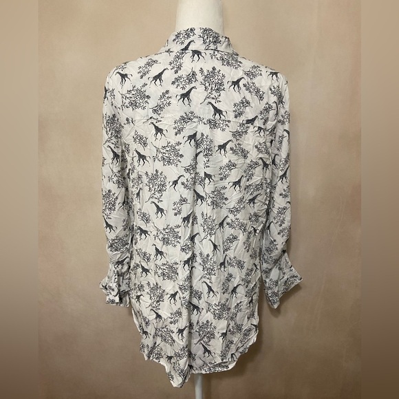 Jane & Delancey EUC novelty giraffe print relaxed fit button down size M - Picture 4 of 8